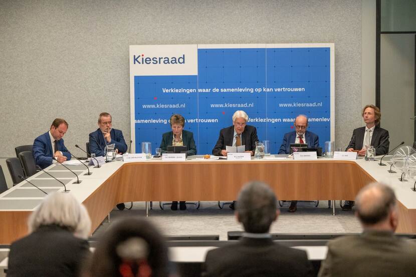 Openbare zitting Kiesraad kandidaatstelling Europees Parlement 2024